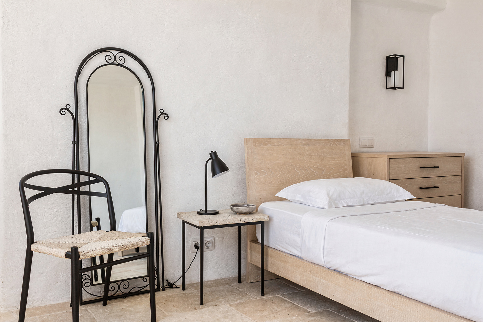 Best Furniture for a Mediterranean Bedroom section 3 interior styling detail