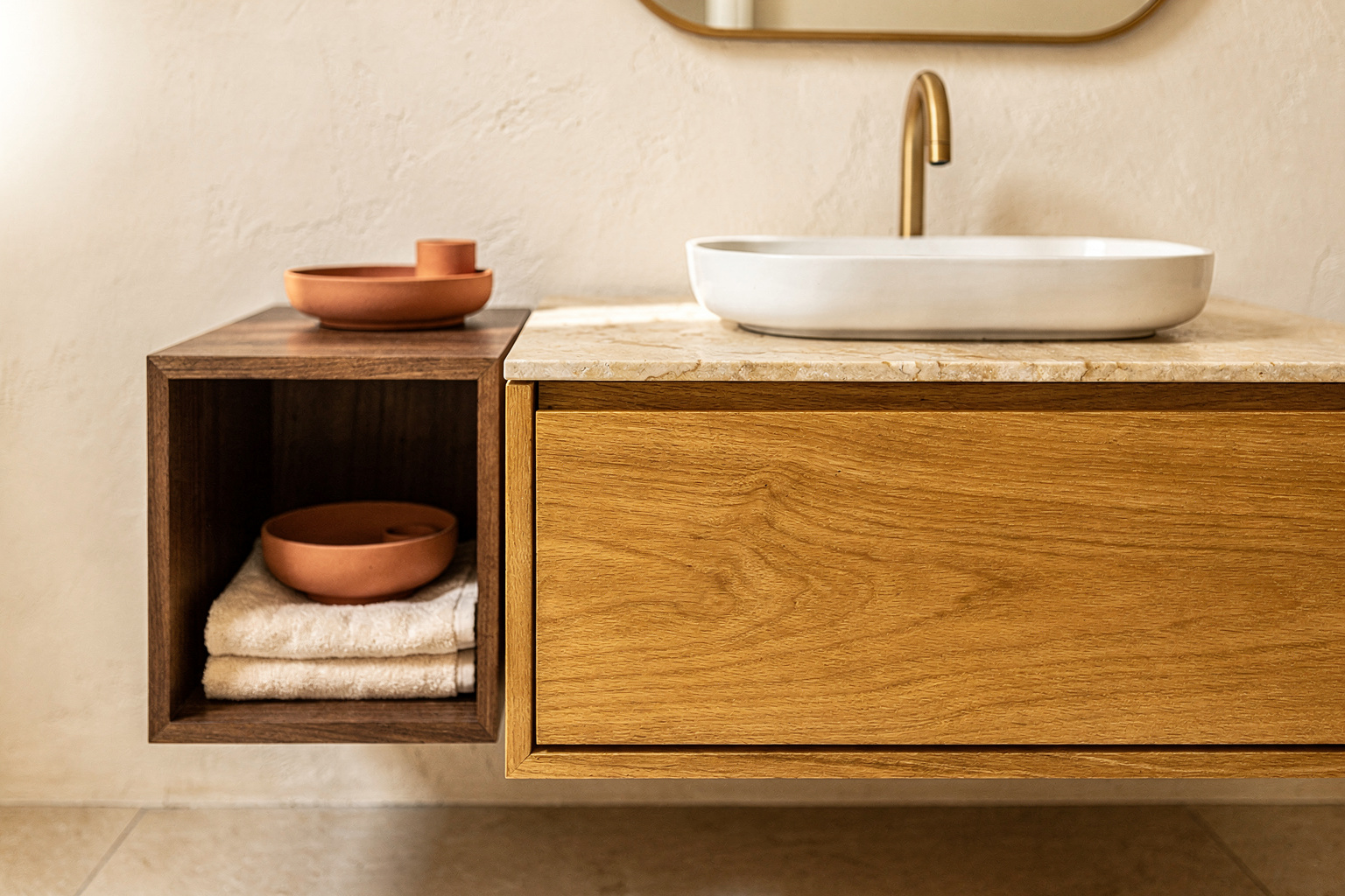 How to Choose Furniture for a Minimalist Bathroom section 2 interior styling detail