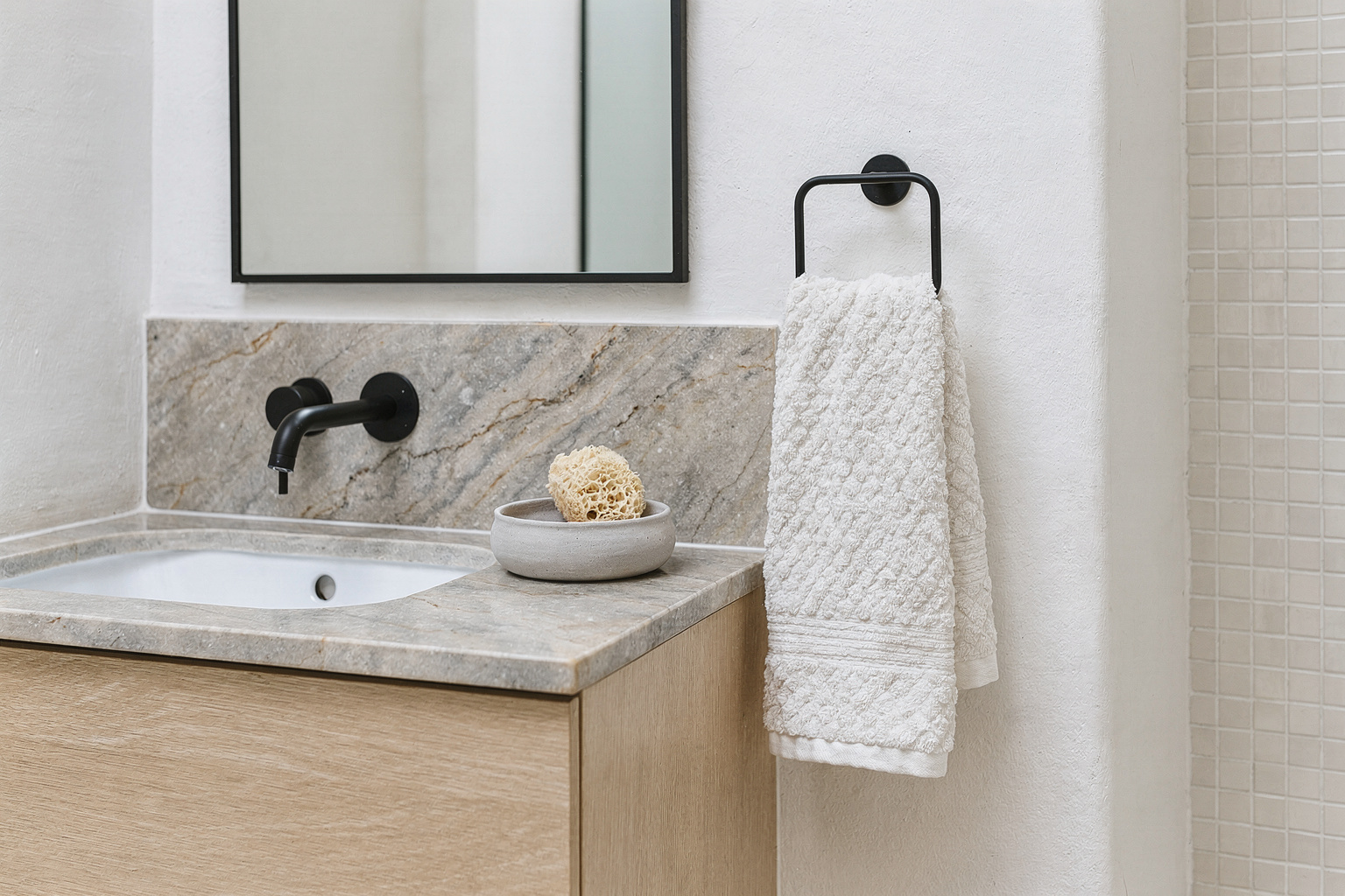Common Texture Mistakes to Avoid in Cottage Bathroom Decor section 4 interior styling detail
