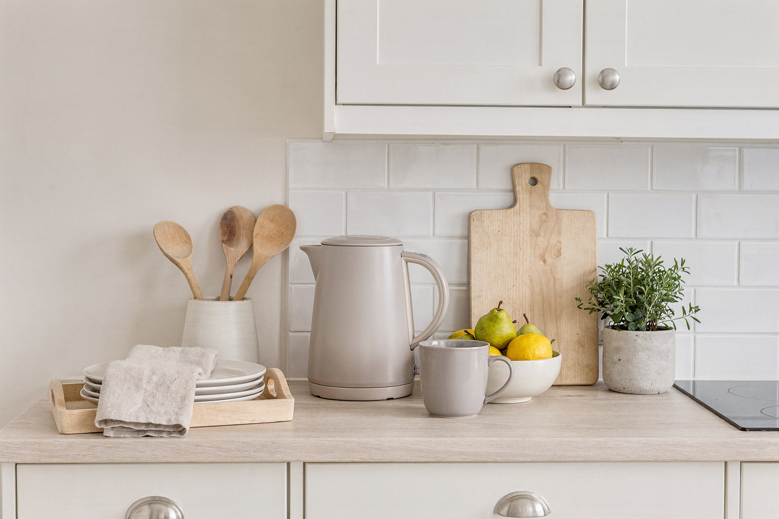 How to Style a Neutral Kitchen: A Clear Starting Point section 5 interior styling detail