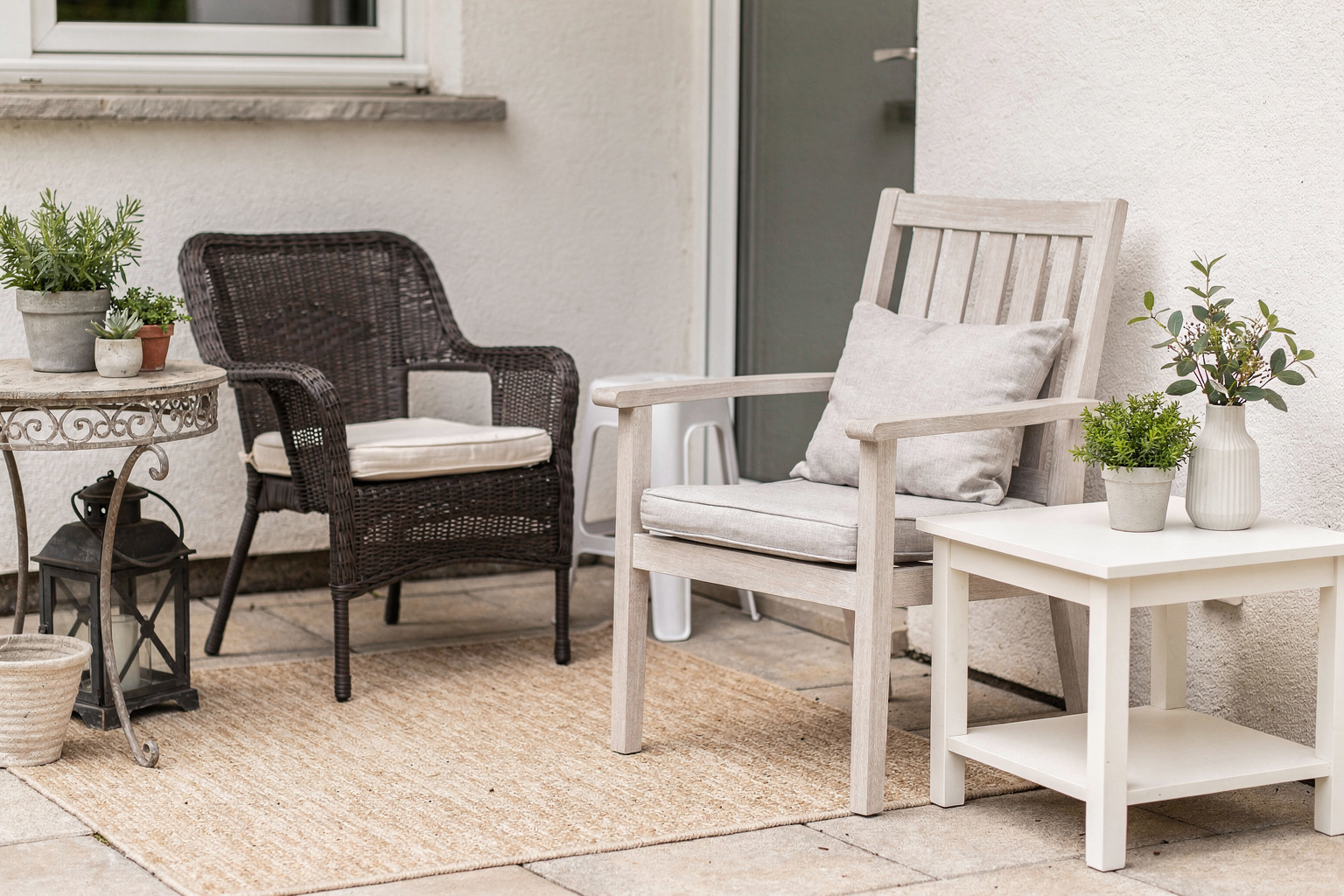 Summer Patio Decor: Common Mistakes to Avoid section 1 interior styling detail