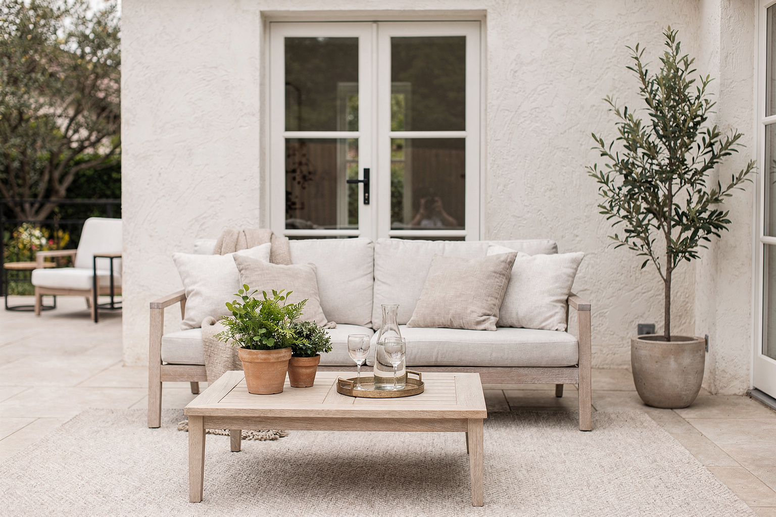 Summer Patio Decor: Common Mistakes to Avoid section 5 interior styling detail